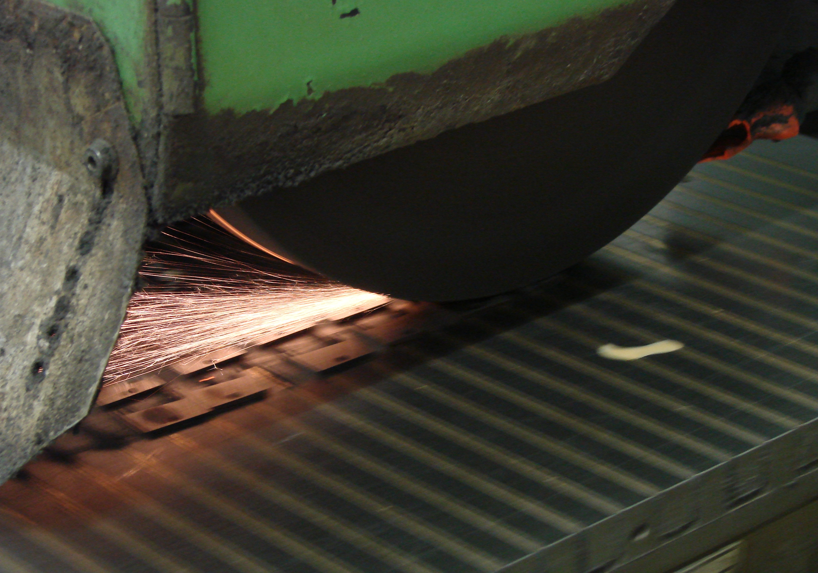 KVT production-Surface grinding-DSC00183